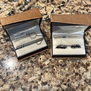Silver set for man, for dress shirt and tie.